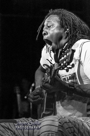 Habib Koité having fun with a sample of "blues guitarist" faces