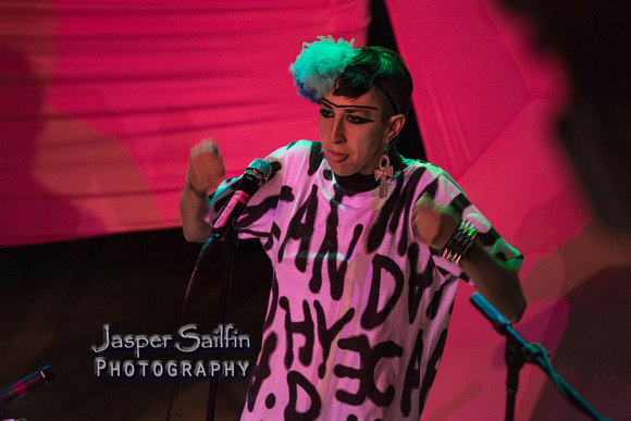 Jo Lampert with tUnE-yArDs at the Crofoot Ballroom, October 2014